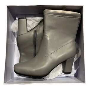 AEROSOLES Women's Charcoal Heeled Boots